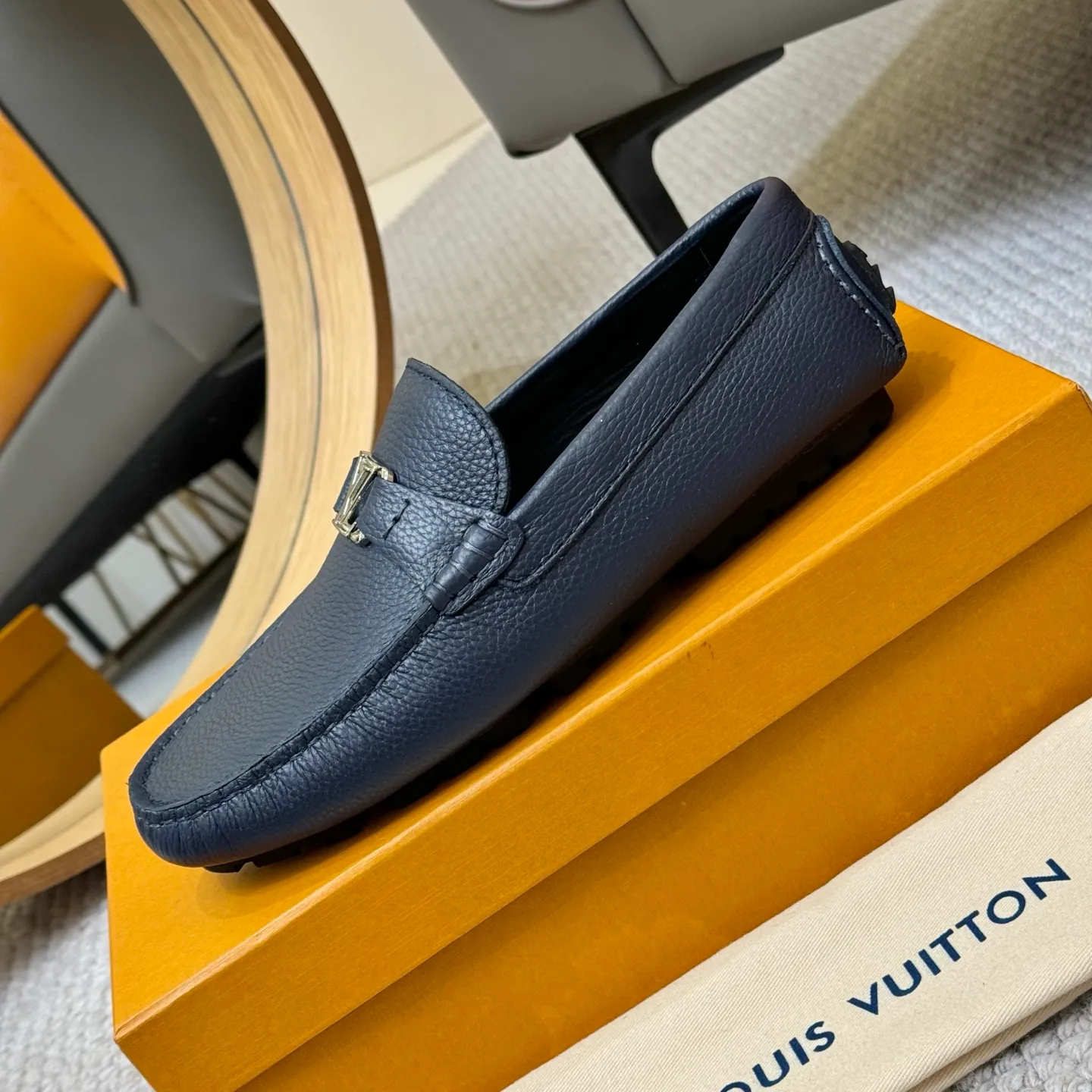 Men's men's shoes 💰420 (Yangli) LV 2⃣️0⃣️2⃣️5️⃣Spring and summer counter GLORIA series models ✈️Original factory special leather production, original last type. A classic driving slip-on casual shoe that shows an elegant style with exquisite craftsmanship details such as Monogram embossing all over the upper🌀Italian imported calfskin fabric Sheepskin foot pads➕Inside～Private mold replica sole Unique style Comfortable driving slip-on Size: 4-12 (38-46) Comes with [Counter packaging: original box, wrapping paper, card, instruction manual, shoehorn, cloth bag] No pressure to enter and leave the counter!